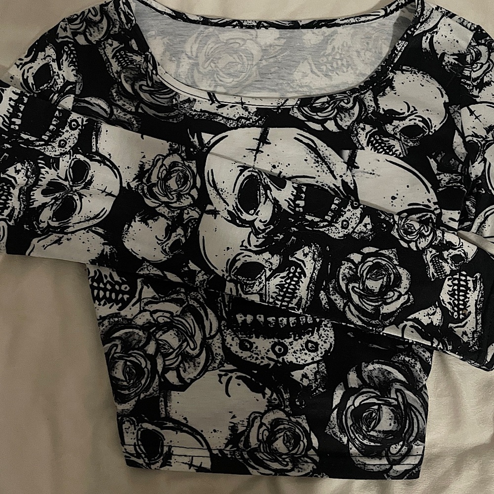 Cropped Skull Print Long Sleeve